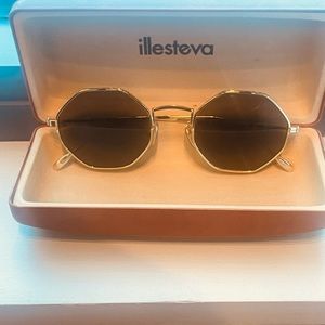 Illesteva Broom Sunlgasses - Gold - NWOT